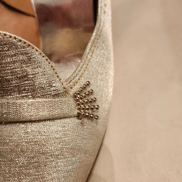 Vintage Silver American Girl Pumps - Size 6, 2.5" Heel - Picture 7 of 11